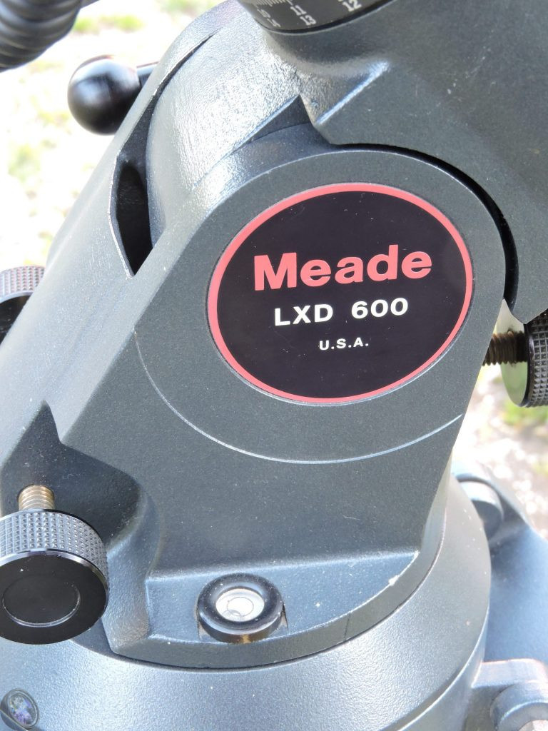 Libelle an der Grundplatte der LXD600